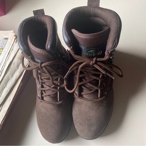 Redhead (bassproshops brand) waterproof/oil resistant size 6 women boots